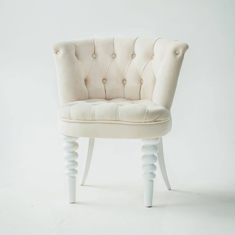 VINTAGE LUXURY CHAIR